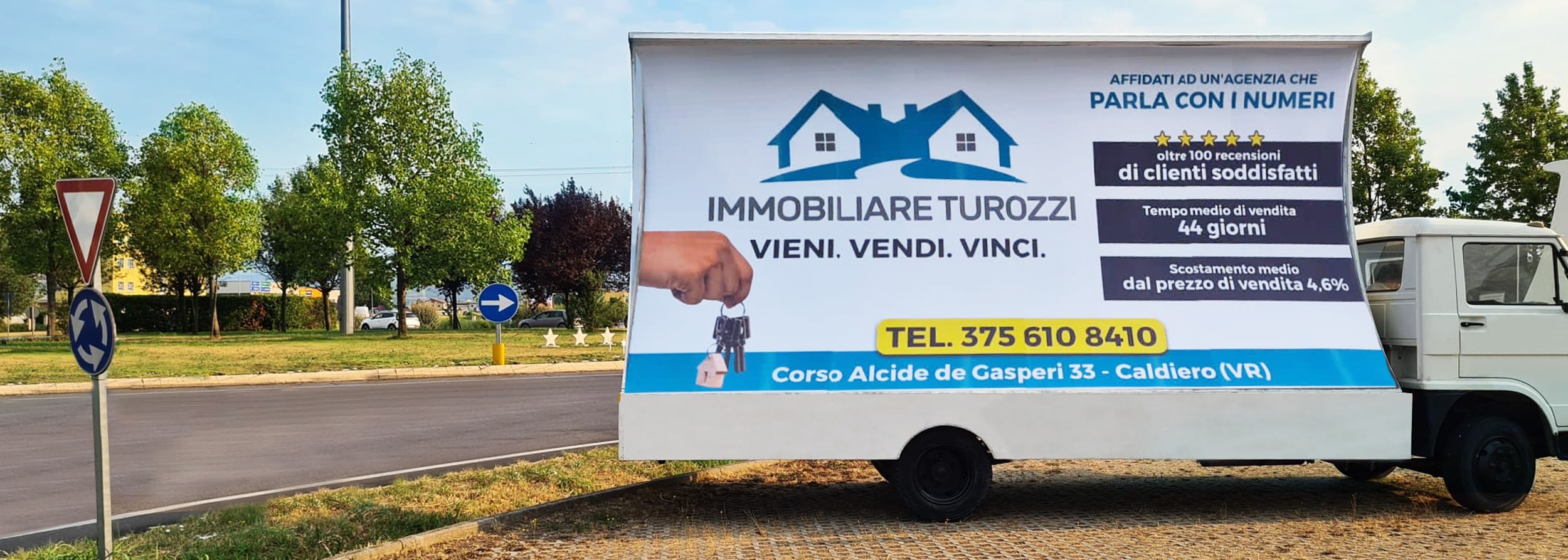 camion vela pubblicitario per la campagna Immobiliare Turozzi