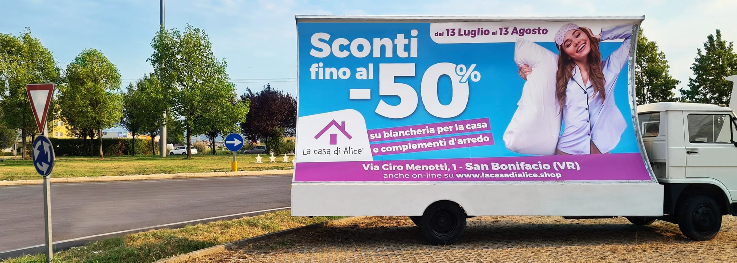 camion vela pubblicitario per la campagna La Casa di Alice